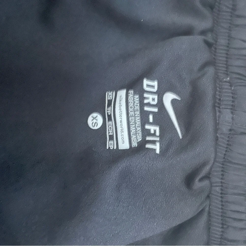 NWOT- Size XS - Nike Black and White DRI-FIT - Picture 4 of 4